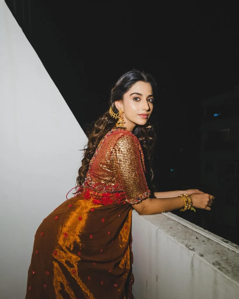 meenakshi chaudhary hot