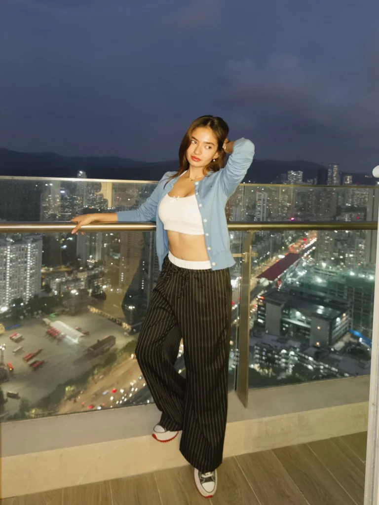 Anushka Sen Height in Feet