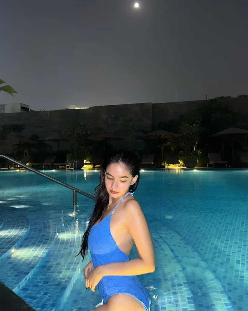 anushka sen hot